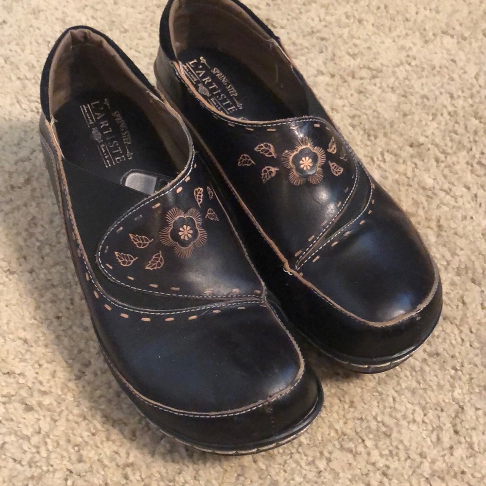 Black spring step L’Artiste clogs